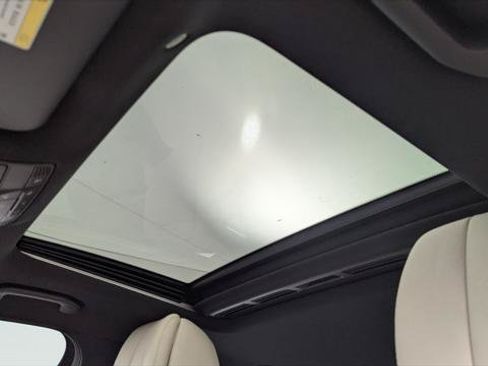 Used 2017 Mercedes-Benz E 300 4MATIC image 27
