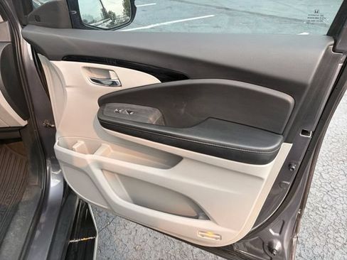 Used 2017 Honda Pilot Elite image 16