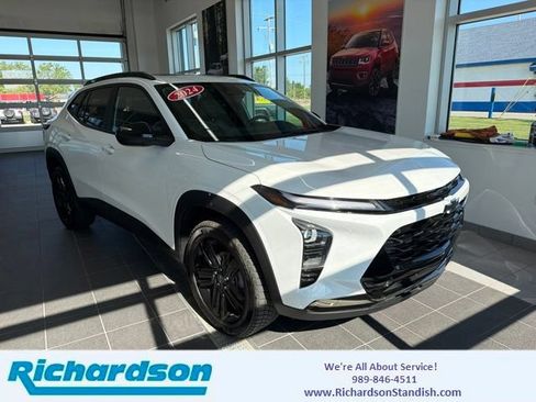 Used 2024 Chevrolet Trax ACTIV w/ Sunroof Package FWD image 1