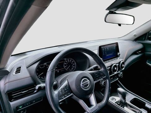 Used 2022 Nissan Sentra SR w/ Lighting Package FWD image 11