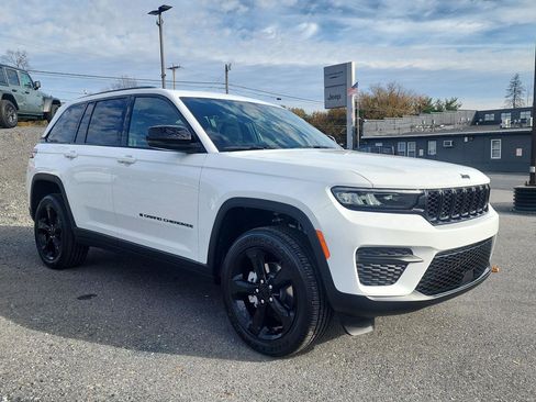 New 2025 Jeep Grand Cherokee Altitude image 3