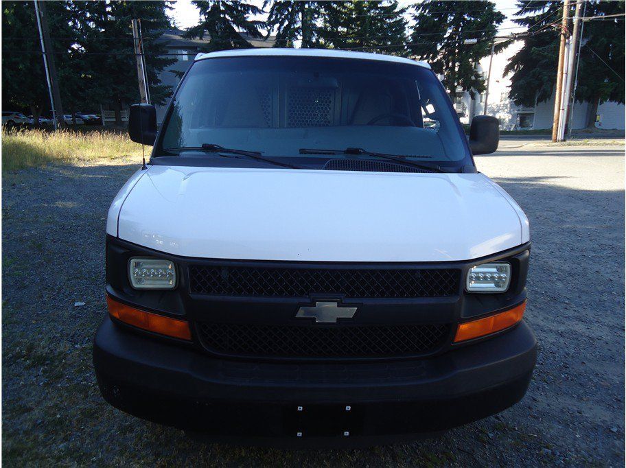 Used 2016 Chevrolet Express 2500 RWD image 2