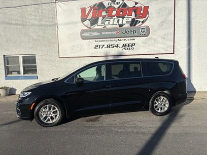 Used 2024 Chrysler Pacifica Touring-L