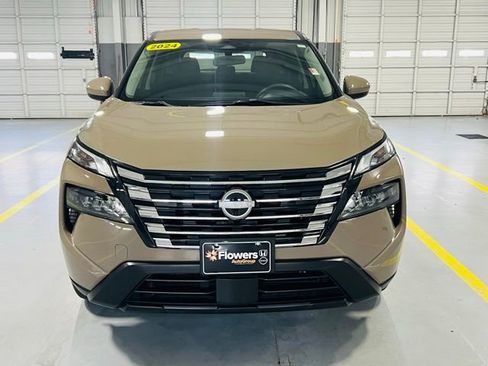 Used 2024 Nissan Rogue SV image 12
