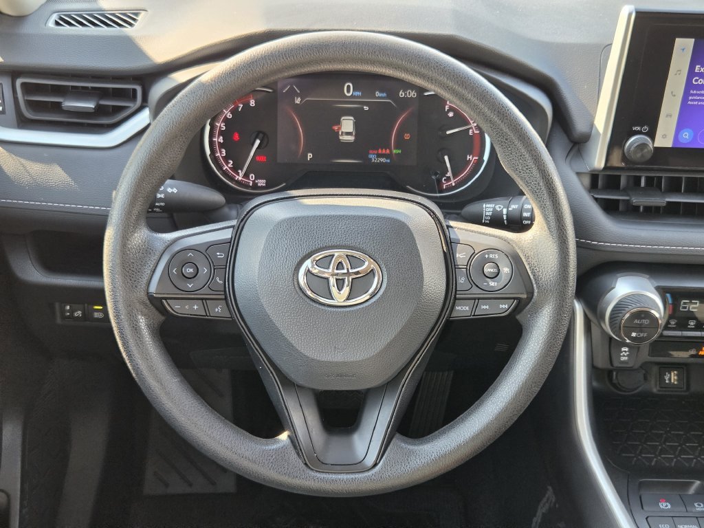 Used 2025 Toyota RAV4 XLE FWD image 15