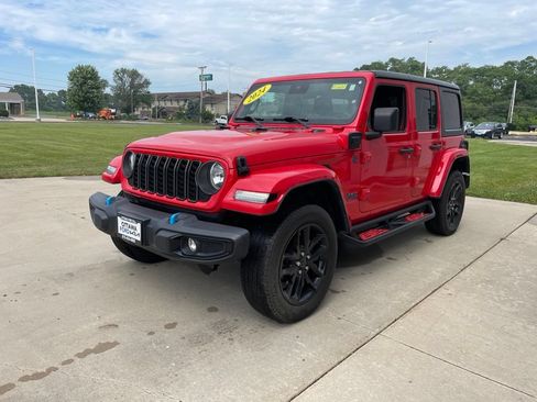 Used 2024 Jeep Wrangler Unlimited w/ Convenience Group AWD/4WD image 2