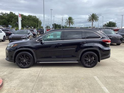 Used 2019 Toyota Highlander SE FWD image 4