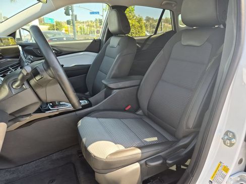 Used 2025 Chevrolet Trax LT w/ LT Convenience Package FWD image 25