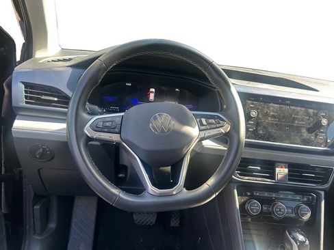 Used 2024 Volkswagen Taos SE FWD image 12