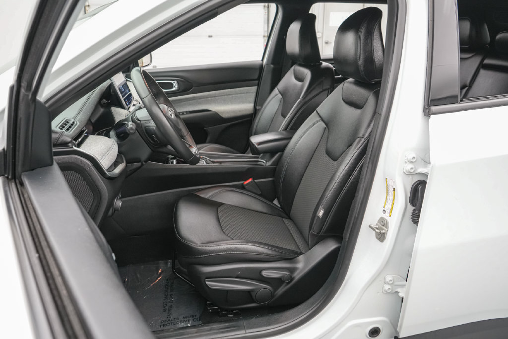 Used 2024 Jeep Compass Latitude AWD/4WD image 11