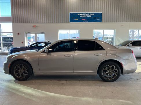 Used 2017 Chrysler 300 S image 8