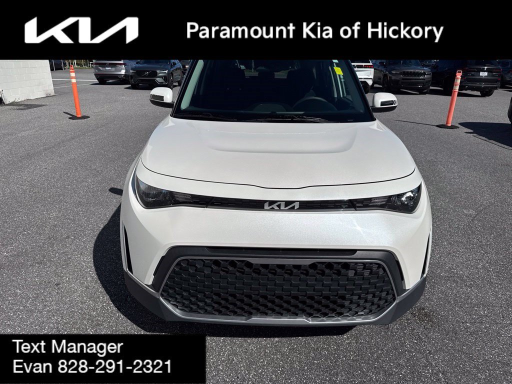 Used 2023 Kia Soul S FWD image 2