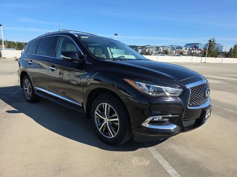 Used 2020 INFINITI QX60 Luxe w/ Essential Package image 3