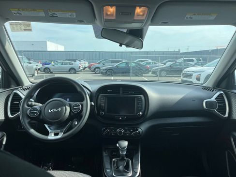 Used 2025 Kia Soul LX w/ LX Technology Package FWD image 31