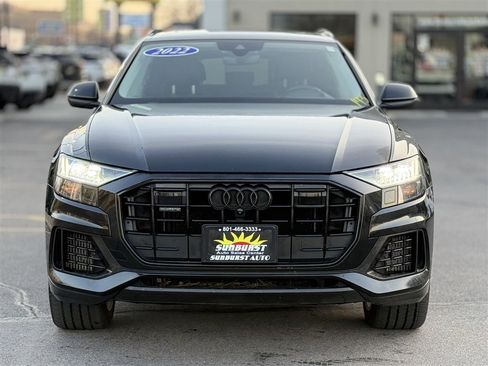 Used 2022 Audi Q8 Prestige w/ Prestige Package image 2