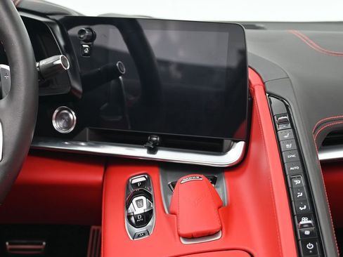 Used 2022 Chevrolet Corvette Stingray Premium Conv w/ Z51 Performance Package RWD image 8