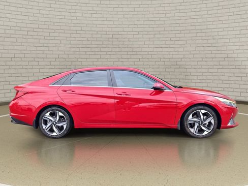 Used 2022 Hyundai Elantra Limited FWD image 4