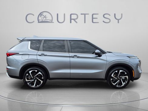 Used 2022 Mitsubishi Outlander SE FWD image 6