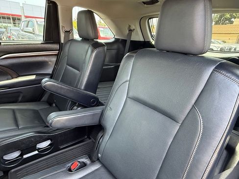 Used 2016 Toyota Highlander Limited FWD image 32