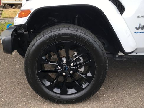 Used 2024 Jeep Wrangler Unlimited Sahara AWD/4WD image 39