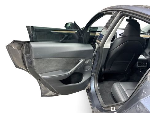 Certified 2023 Tesla Model Y Long Range AWD/4WD image 10
