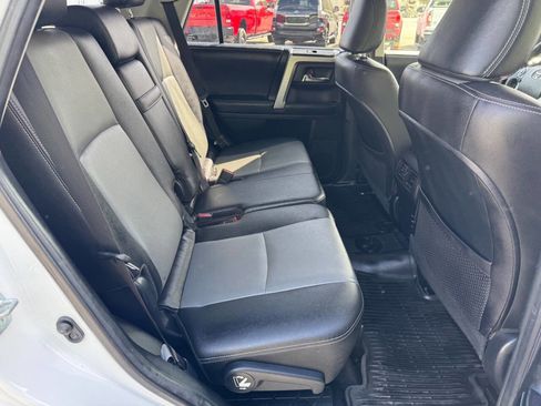 Used 2017 Toyota 4Runner SR5 Premium image 16