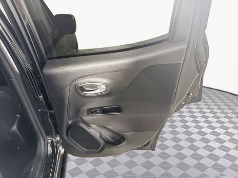 Used 2020 Jeep Renegade Latitude w/ Safety & Security Group II image 28