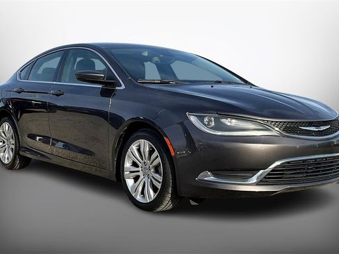 Used 2015 Chrysler 200 Limited w/ Convenience Group image 3