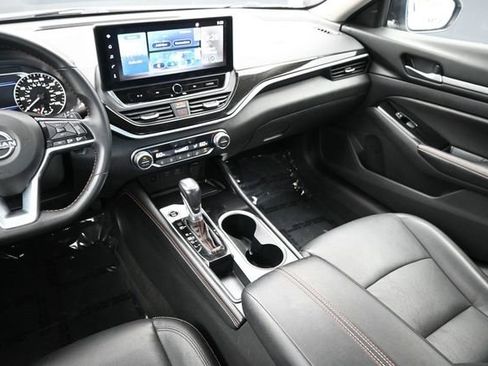 Used 2025 Nissan Altima 2.5 SR w/ SR Premium Package FWD image 10