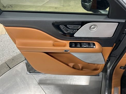 Certified 2025 Lincoln Aviator Black Label w/ Jet Appearance Package AWD/4WD image 13