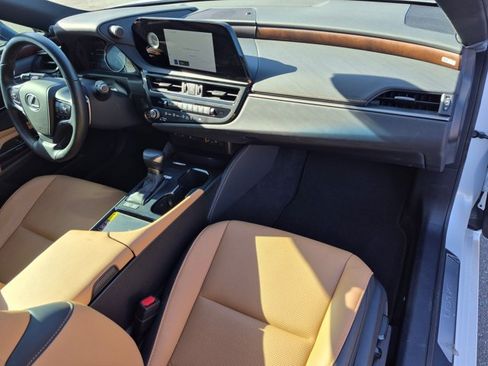 Used 2025 Lexus ES 300h w/ Premium Package FWD image 17