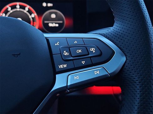 New 2025 Volkswagen Tiguan SE R-Line image 16