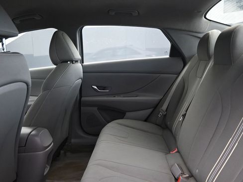 Used 2024 Hyundai Elantra SEL FWD image 17