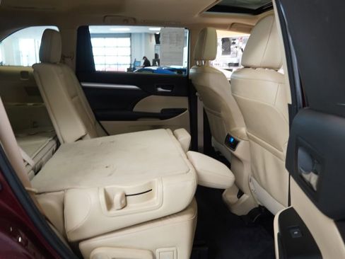 Used 2015 Toyota Highlander XLE image 33
