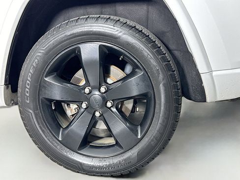 Used 2015 Jeep Grand Cherokee Altitude image 33