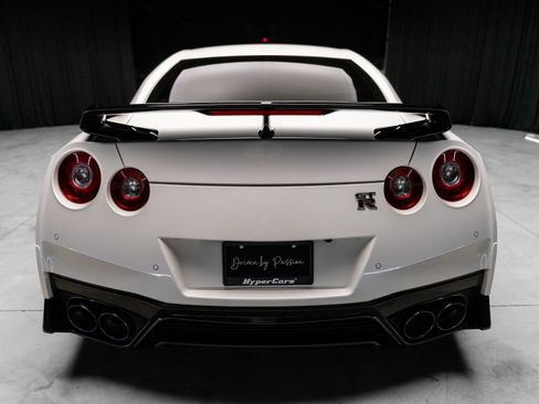 Used 2021 Nissan GT-R Premium image 37