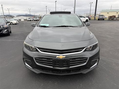 Used 2017 Chevrolet Malibu LT FWD image 3