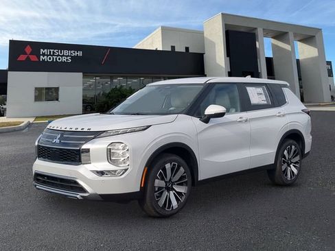 New 2025 Mitsubishi Outlander SE image 1