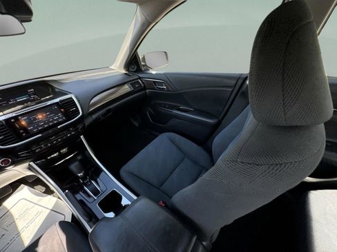 Used 2016 Honda Accord EX image 12