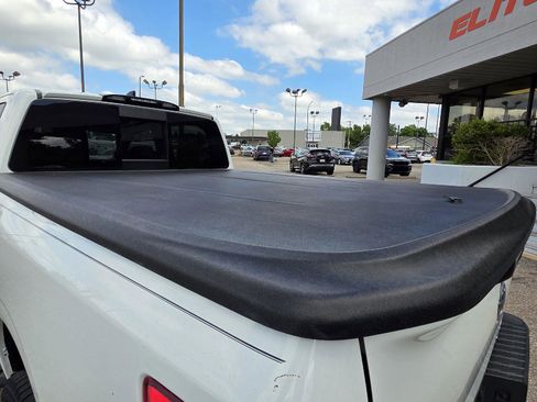 Used 2022 Nissan Titan SV w/ SV Convenience Package AWD/4WD image 32