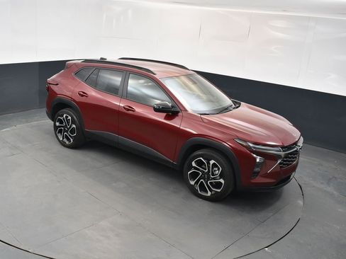 Used 2025 Chevrolet Trax RS image 34