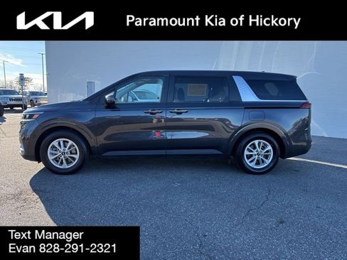 Used 2023 Kia Carnival LX image 4