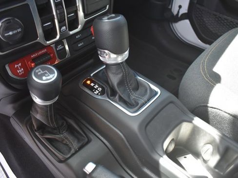 Used 2025 Jeep Wrangler Unlimited Sport AWD/4WD image 27