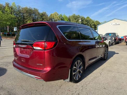 Used 2017 Chrysler Pacifica Limited image 4