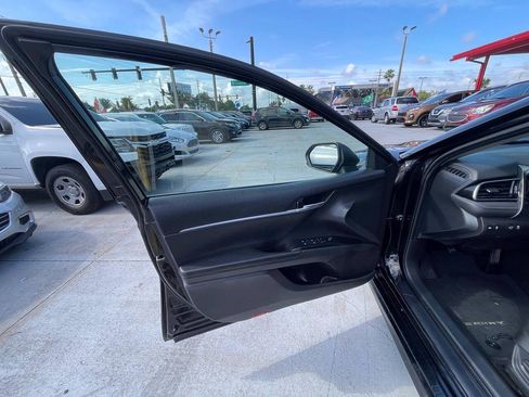 Used 2020 Toyota Camry SE FWD image 10