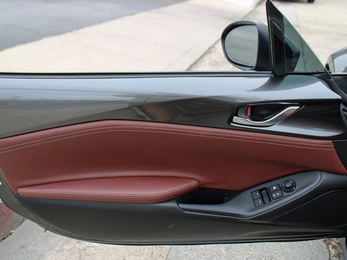 Used 2019 MAZDA MX-5 Miata RF Grand Touring image 34