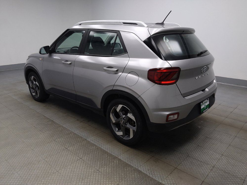 Used 2023 Hyundai Venue SEL FWD image 3