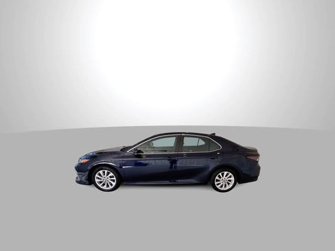 Used 2022 Toyota Camry LE FWD image 5
