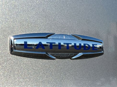 Used 2019 Jeep Cherokee Latitude w/ Popular Appearance Group image 13