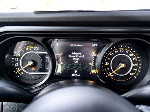 Used 2025 Jeep Gladiator Sport image 22